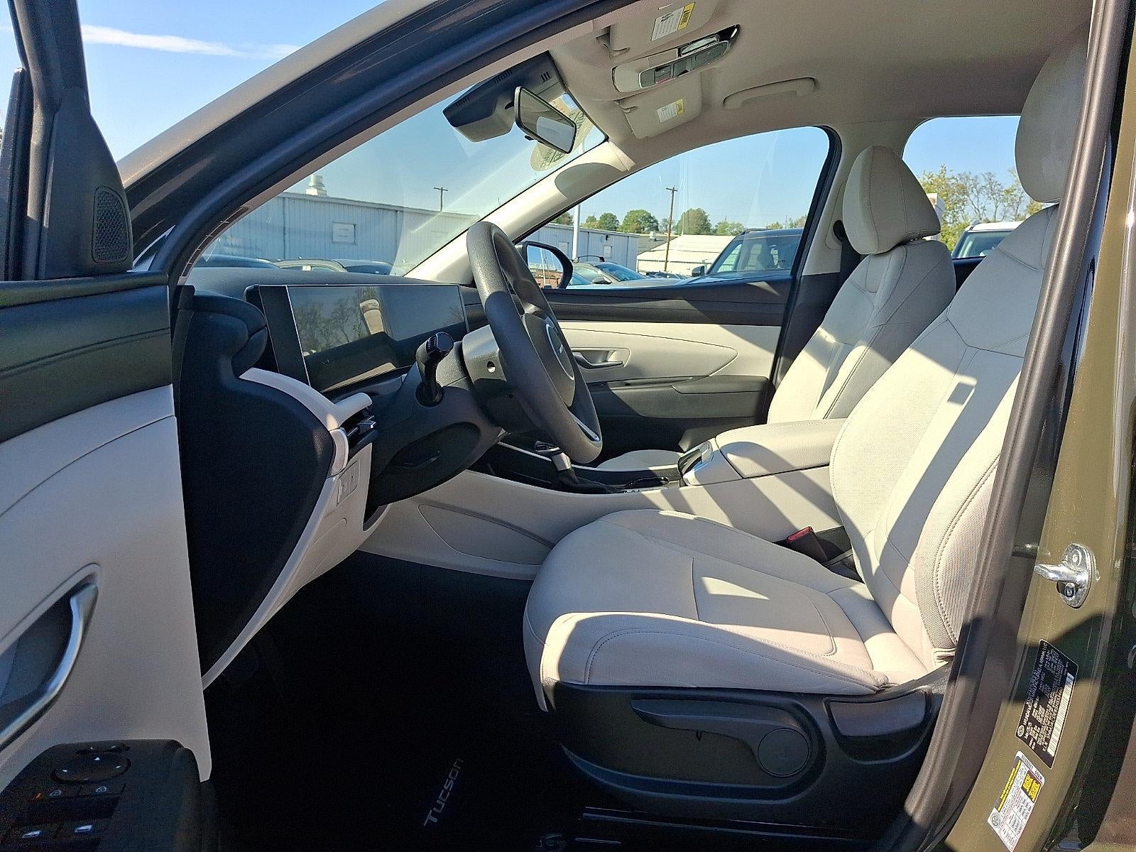 2025 Hyundai Tucson SE - Photo 13