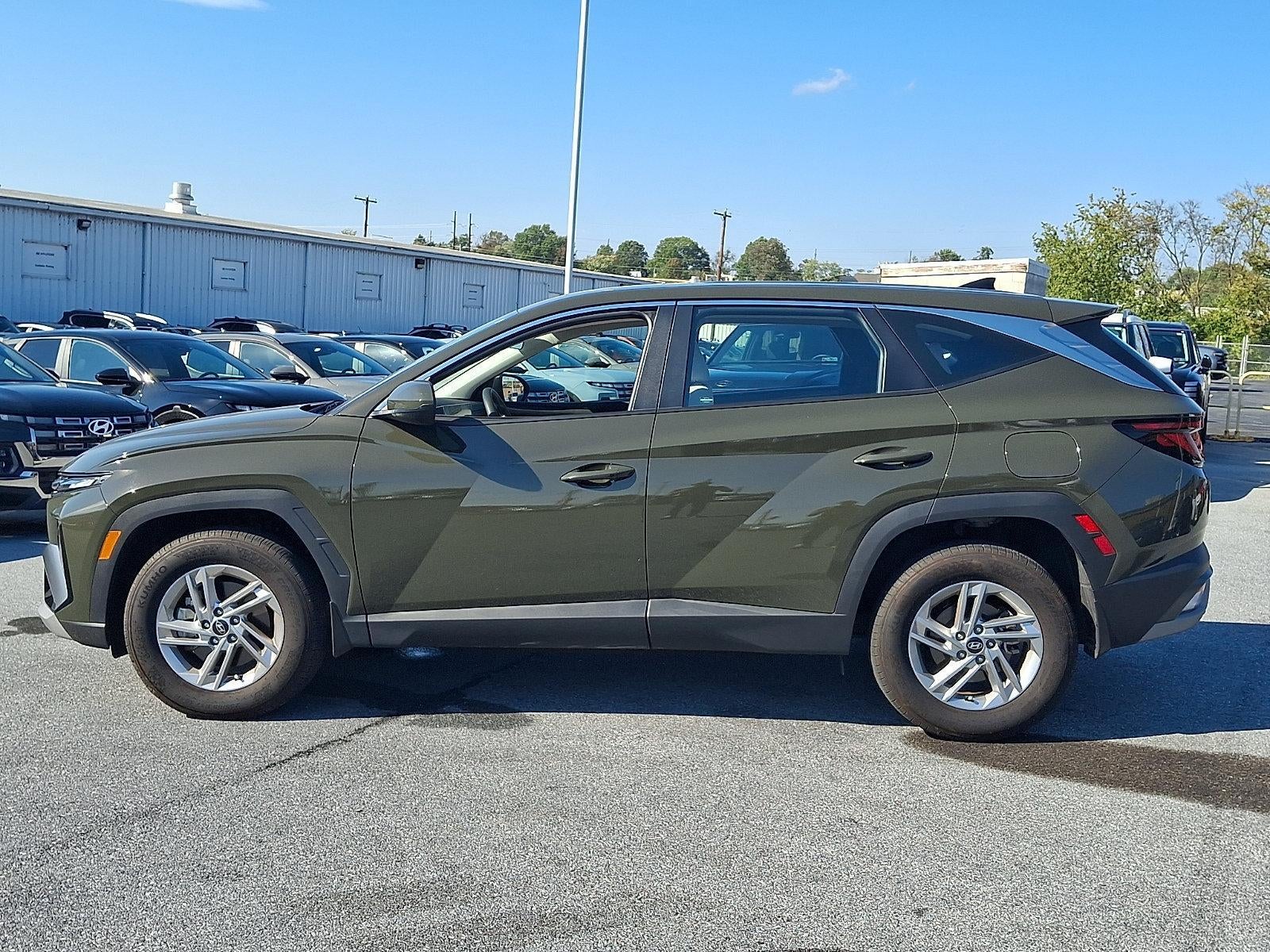 2025 Hyundai Tucson SE - Photo 2