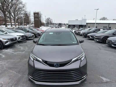 2023 Toyota Sienna Limited
