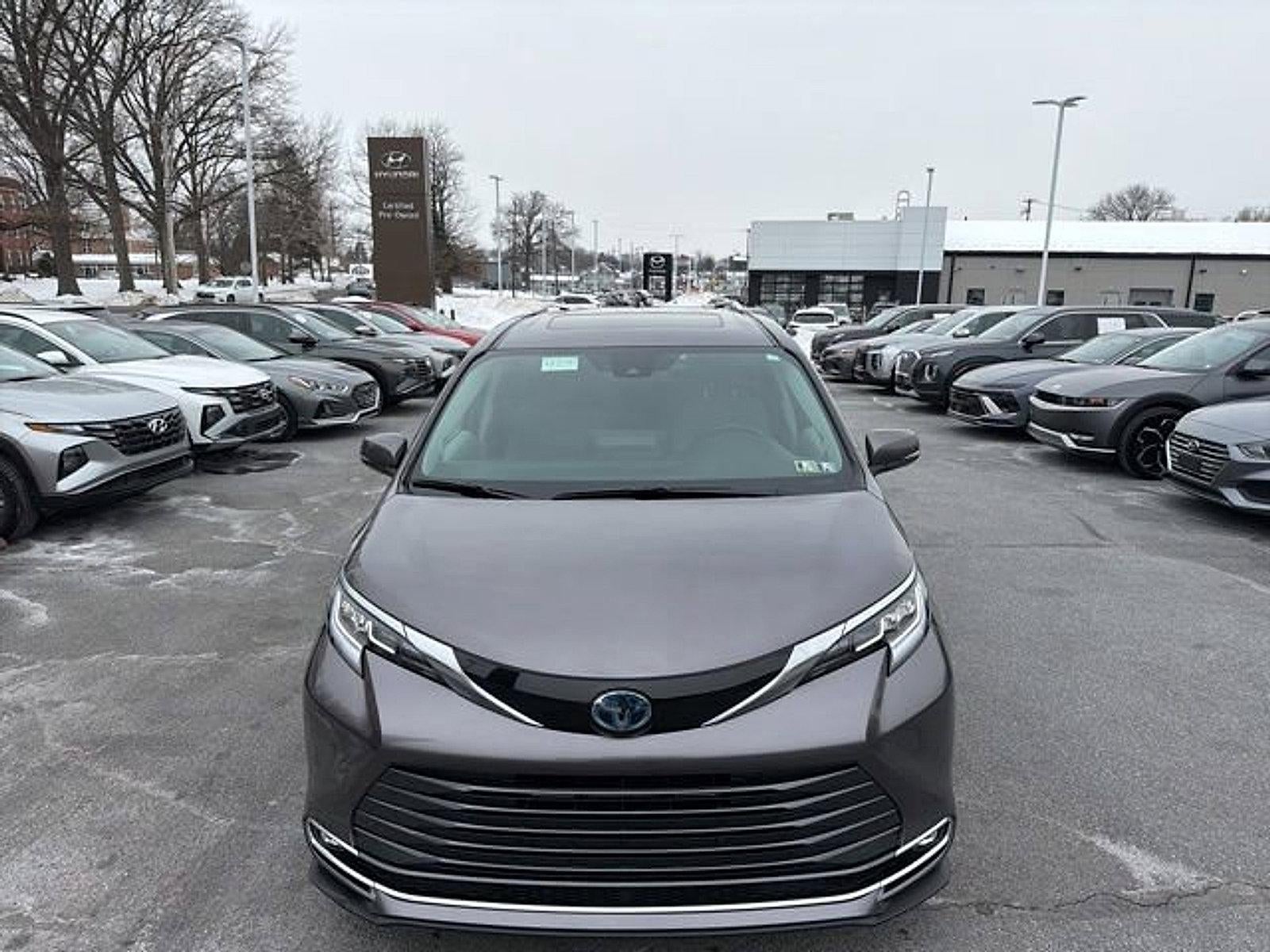 2023 Toyota Sienna Limited