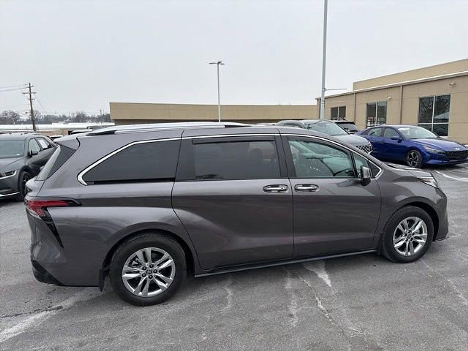 2023 Toyota Sienna Limited