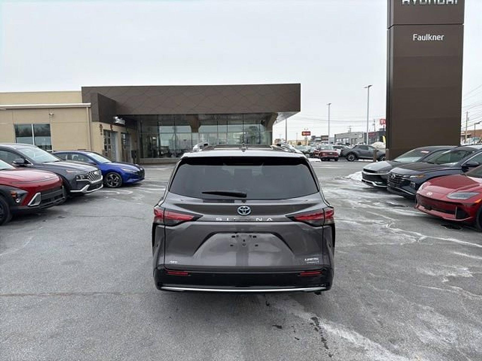 2023 Toyota Sienna Limited