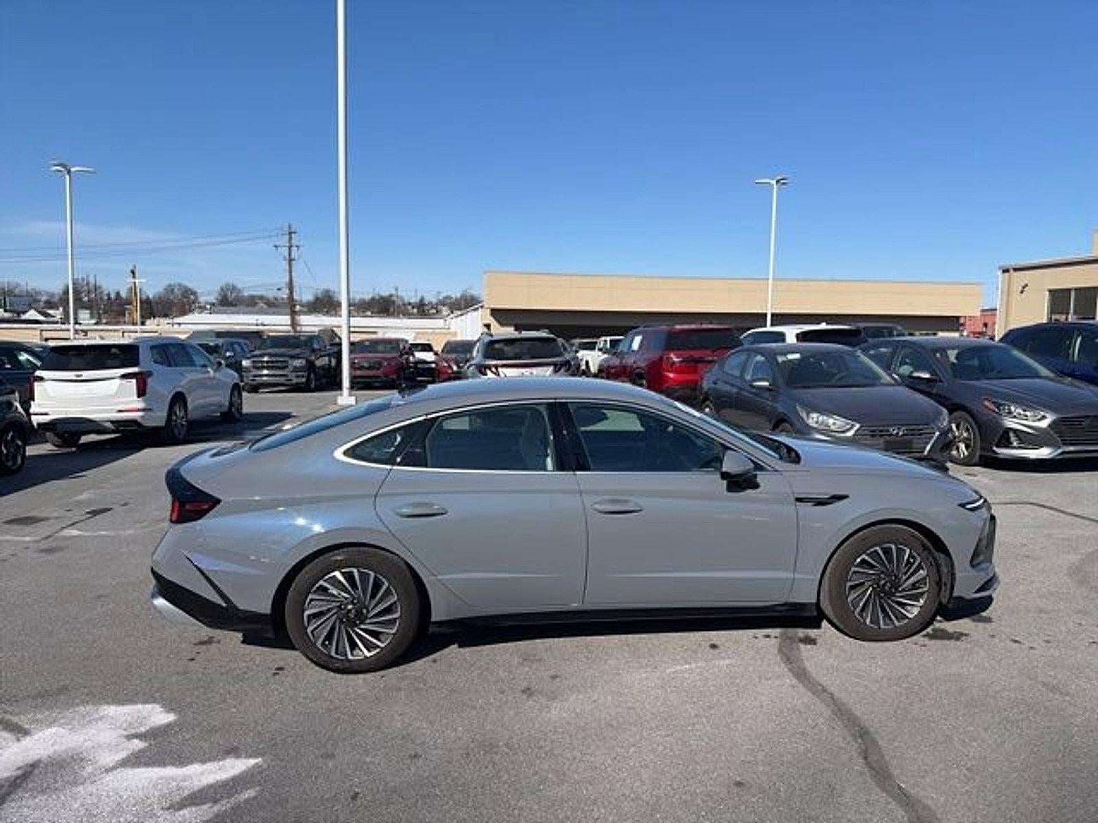 2025 Hyundai SONATA HYBRID SEL