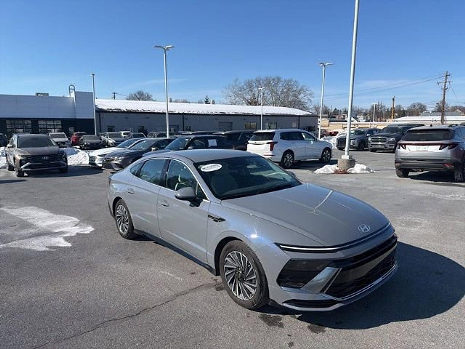 2025 Hyundai SONATA HYBRID SEL