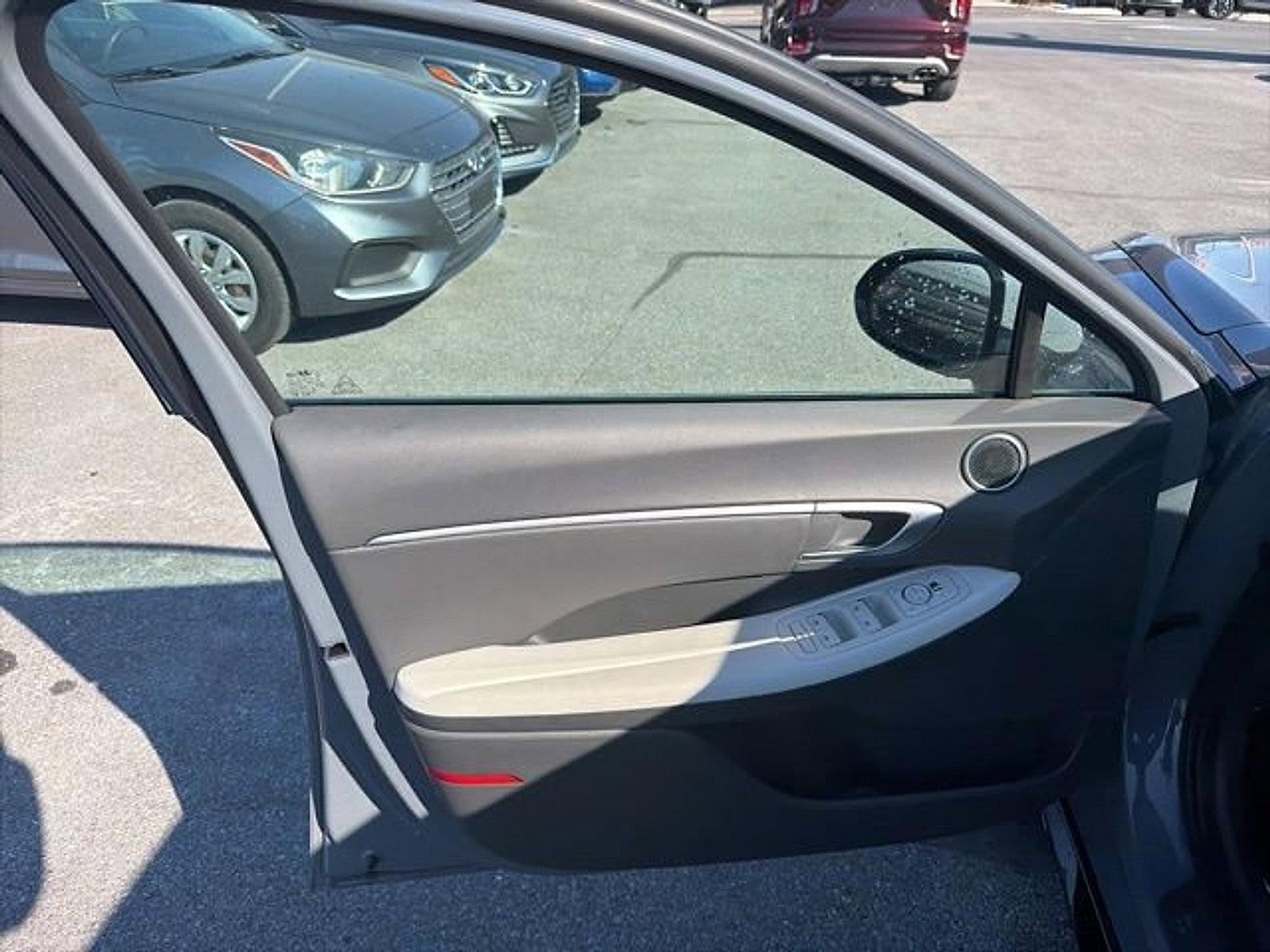 2025 Hyundai SONATA HYBRID SEL