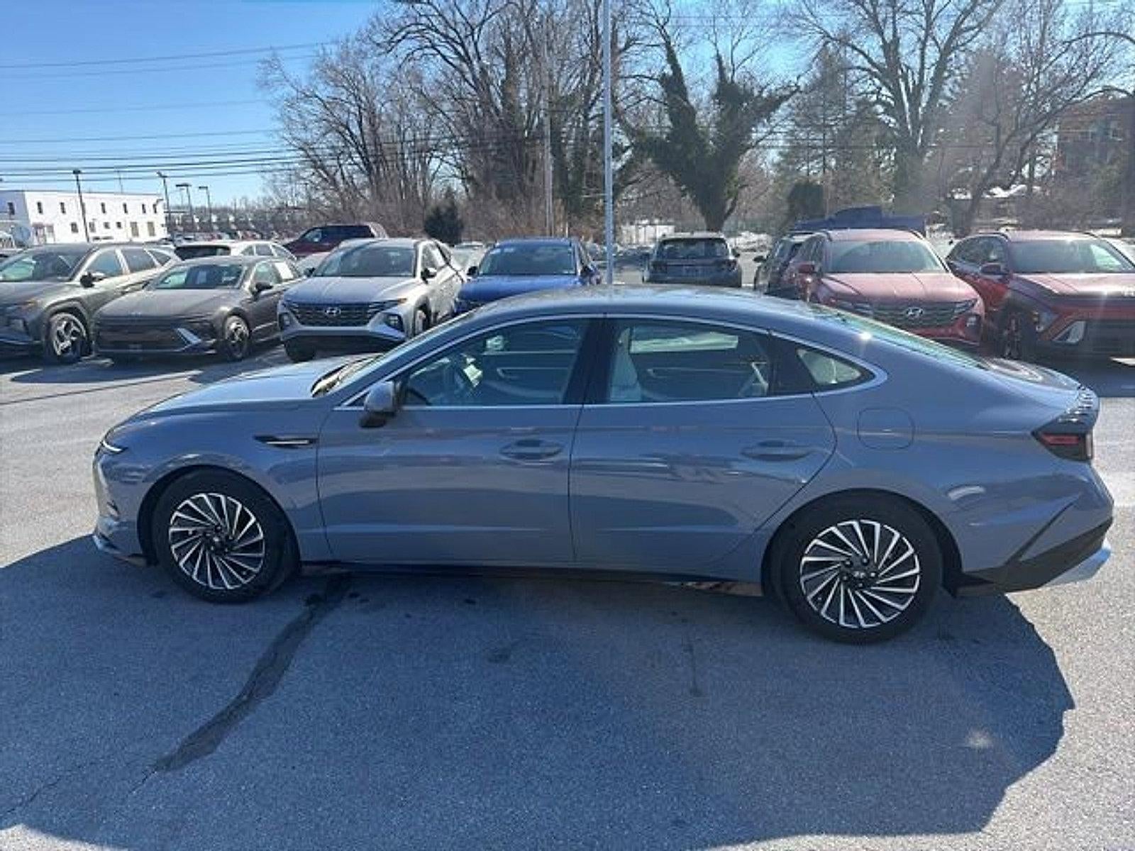 2025 Hyundai SONATA HYBRID SEL